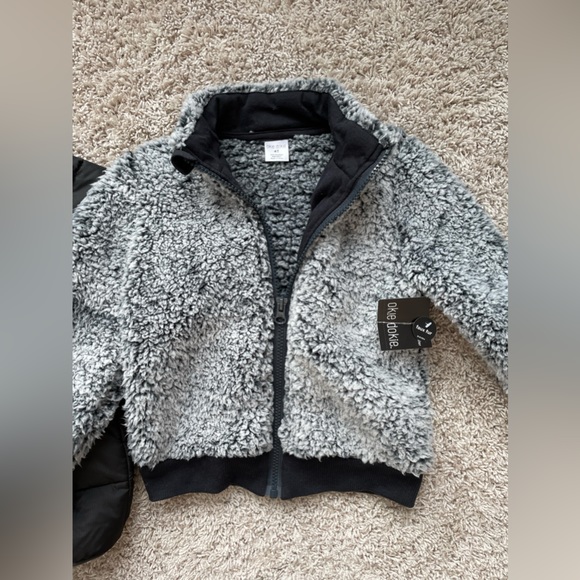 Set of 2 boys coats - Picture 2 of 3